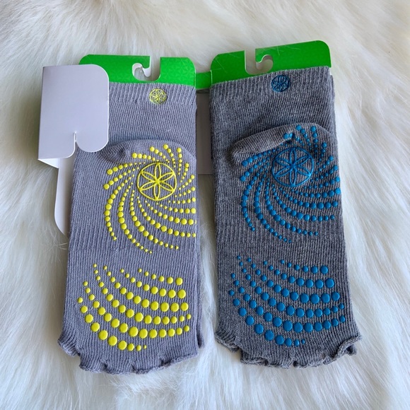 Yoga socks: GAIAM toeless yoga socks (2 pack) - Picture 2 of 4